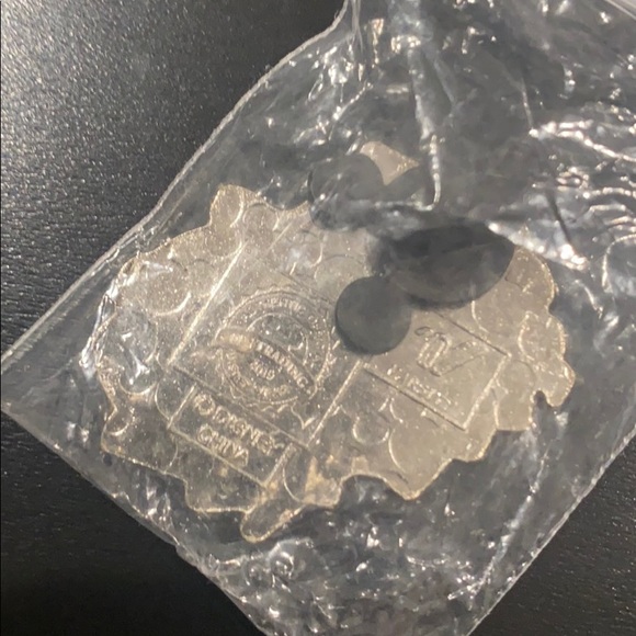 Disney pin - Picture 2 of 2